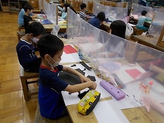 写真：1年2組の様子