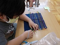 写真：スウェーデン刺繍の様子1