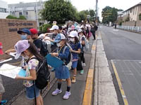 写真：町探検の様子2