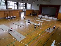 写真：マット運動の様子3