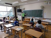 写真：分散登校した教室の様子1