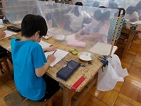 写真：図工の授業の様子2