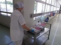 写真：支援物資提供の様子2