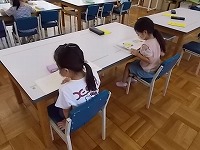 写真：読書の様子