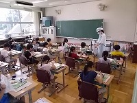 写真：給食再開の様子