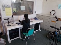 写真：放送による朝会の様子