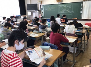 6年社会科の様子