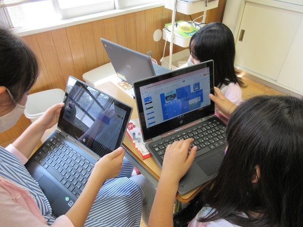 タブレットを使う様子