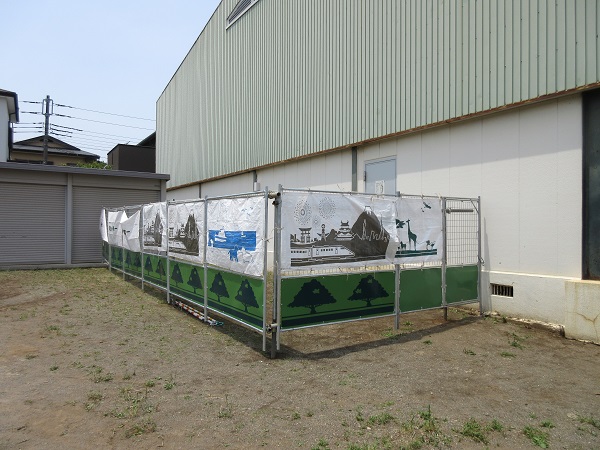 体育館のフェンスの写真