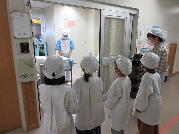 1年生があいさつする写真