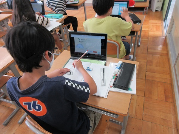 4年生の算数の写真