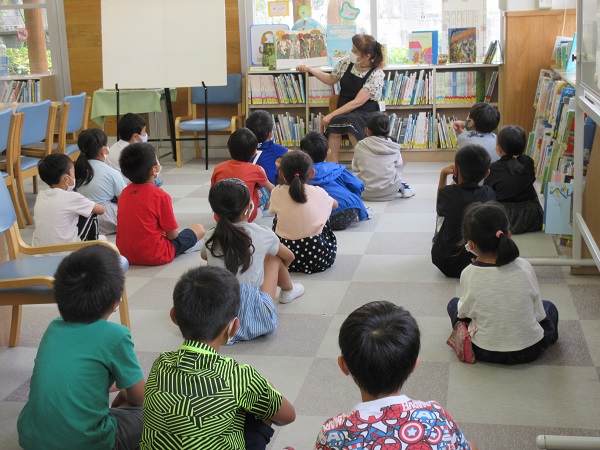 読み聞かせの様子