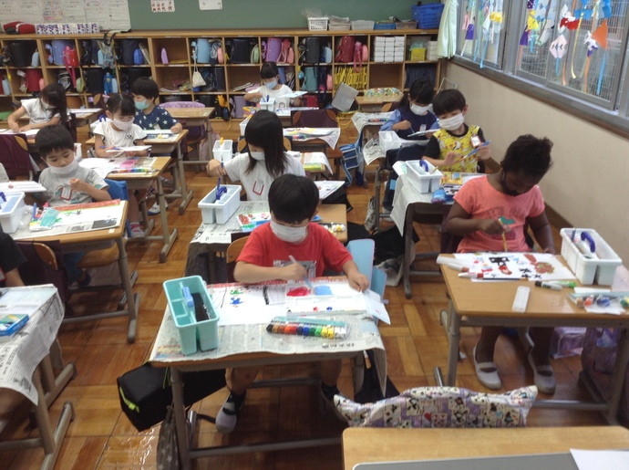絵の具学習の子供たちの様子