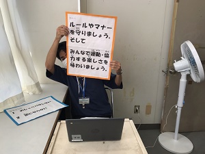 体育学習発表会の朝会の話の様子1