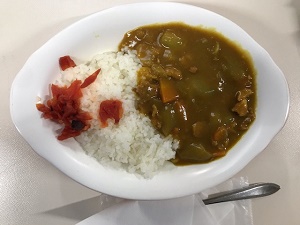 昼食カレーライス