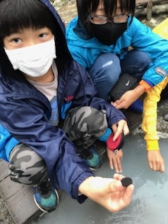 源泉見学の様子2