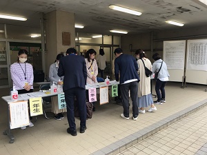 公開の受けつけの様子