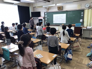 校歌を歌う様子2