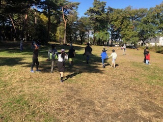 公園で遊ぶ様子1