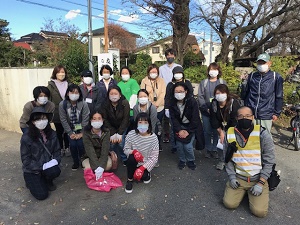 落ち葉はきボランティアの集合写真