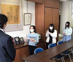 インタビューの様子