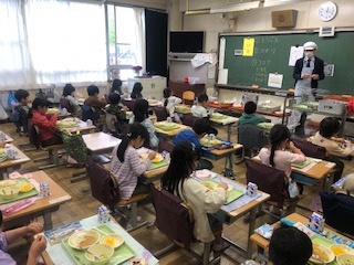 給食の様子