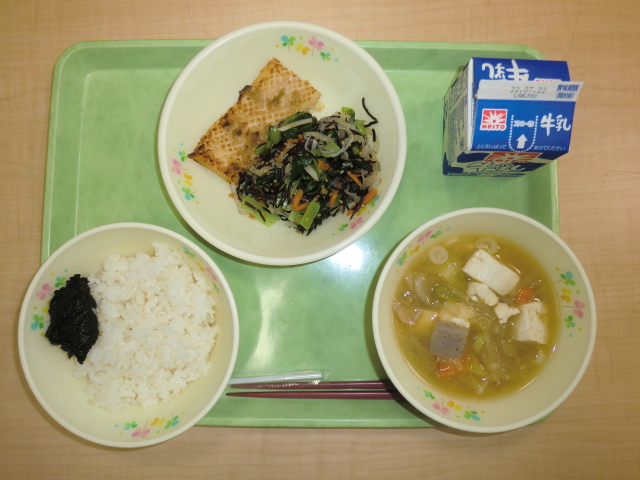 「今日の献立」牛乳、ごはん、のりの佃煮、イカの風味焼、ひじきとじゃこの和え物、豚汁