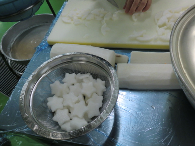 清瀬産の大根を星形にカットしました