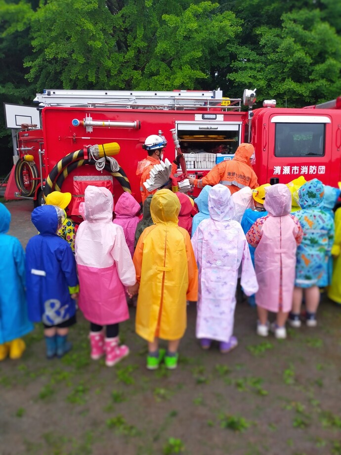 清瀬市主催で水防訓練を行いました。清瀬市内の小中学校で輪番で行っています。(実施可能な小中のみ)水害時の避難について、様々な体験や展示を通して知ることができ、防災への意識を高めました。