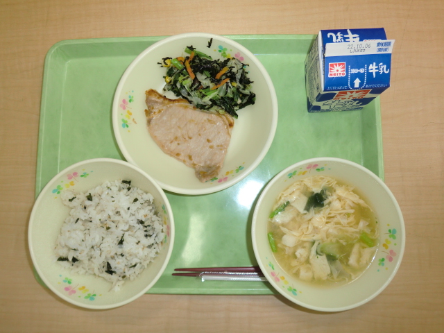 〈今日の献立〉牛乳、わかめじゃこご飯、むらくも汁、豚肉の生姜焼き、磯和え