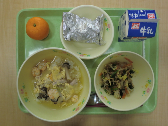[今日の献立] 牛乳、卵雑炊、チーズ餅、おかか和え、ポンカン