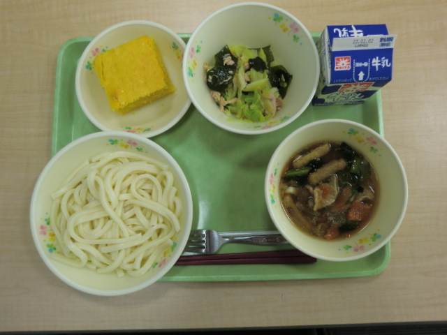 [今日の献立] 牛乳、かてうどん、ツナとわかめの和え物