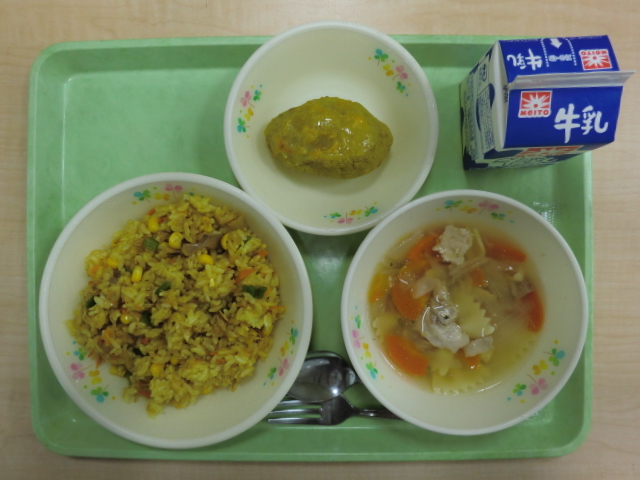 [今日の献立] 牛乳、ツナカレーピラフ、パスタスープ、スイートポテト