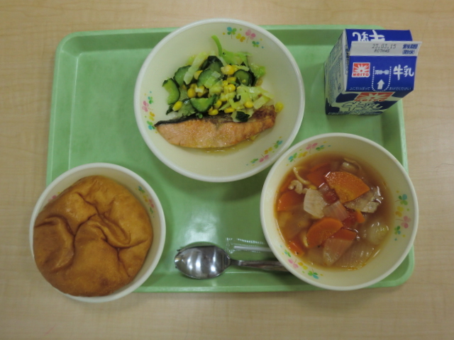 [今日の献立] 牛乳、米粉パン、ミネストラスープ、魚のムニエルレモン醤油、きよはちサラダ