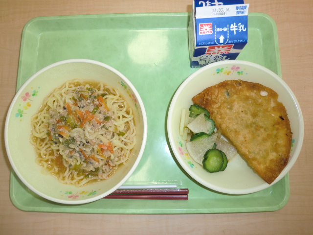 [今日の献立] 牛乳、担々麵、ジャンボ餃子、かふう漬け