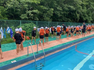ライフジャケット着用でのプール授業