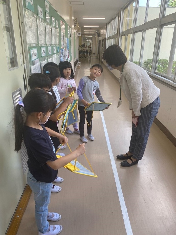 学校探検の1年生