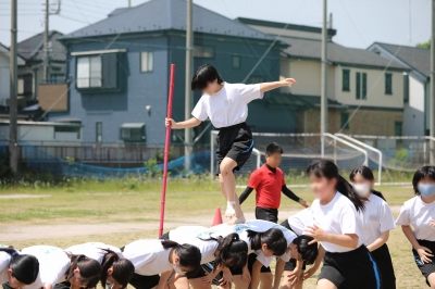 学年種目「いかだ流し」