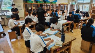 技術室にて説明を受ける