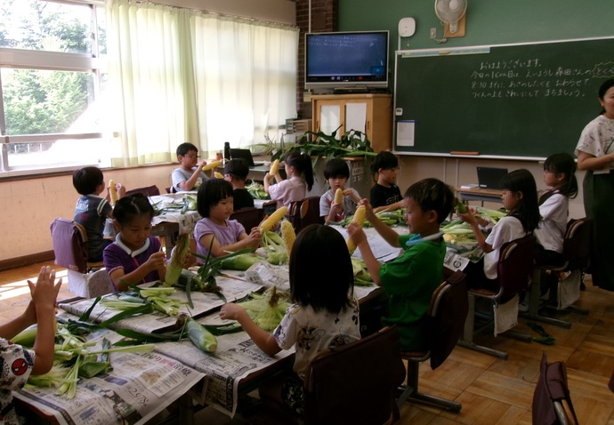 とうもろこしの皮むき