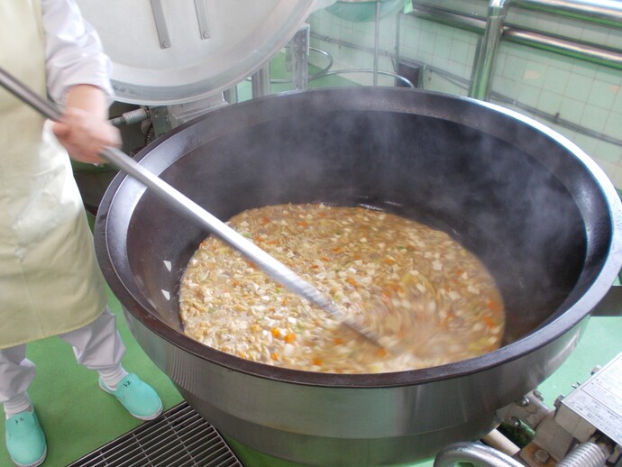 豚汁調理写真