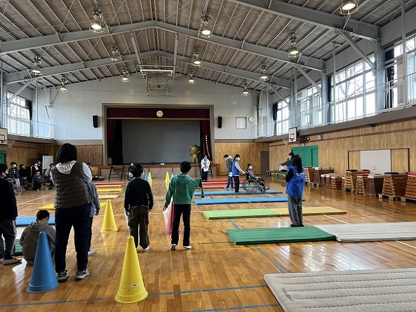 4年生車いす体験