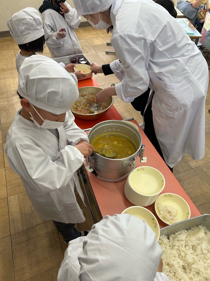 1年生初の給食その2