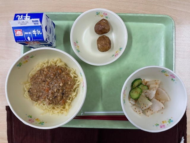 給食