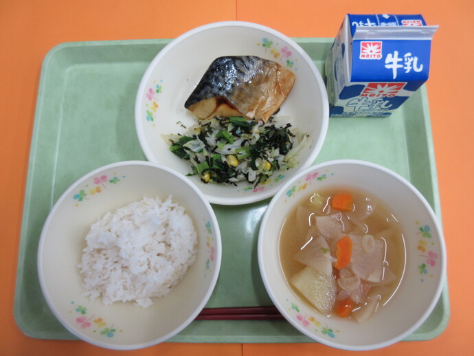5月8日の給食 ごはん けんちん汁 さばの文化干し 磯あえ 牛乳