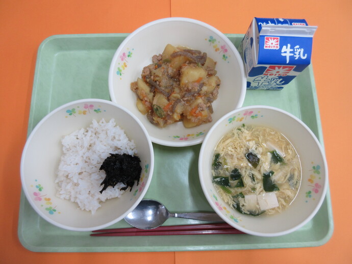 5月15日の給食 ご飯 のりの佃煮 かきたま汁 じゃがいものそぼろ煮 牛乳