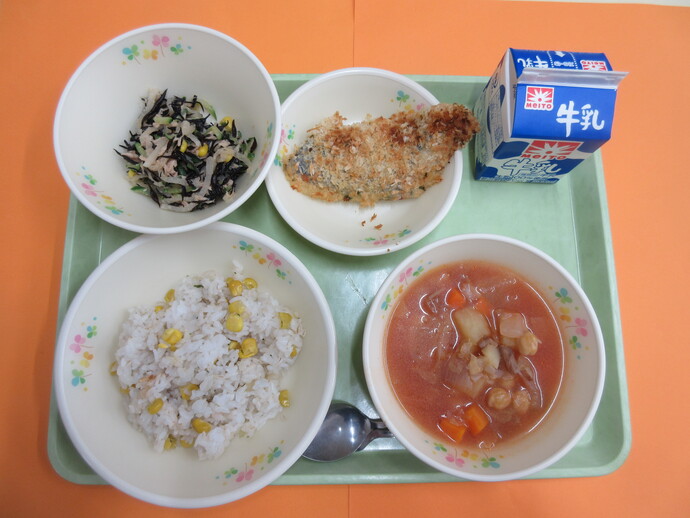 5月16日の給食 コーンピラフ ミネストローネ 鰆のパン粉焼き ひじきサラダ 牛乳