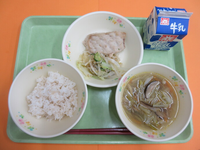 5月22日の給食 ご飯 沢煮わん もうかざめのねぎみそ焼き ごまじゃこあえ 牛乳
