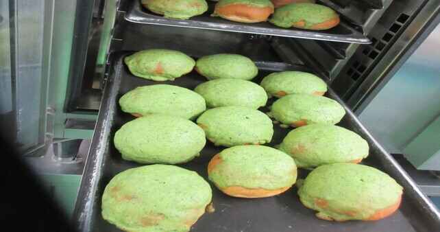 焼きあがったビスキュイパン