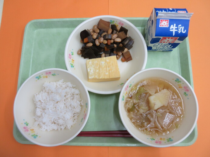 6月2日の給食 ご飯 田舎汁 たまご焼き 五目豆 牛乳
